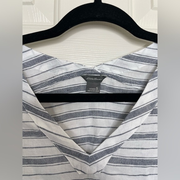Eddie Bauer lightweight v-neck linen cotton blend quarter sleeve top | S - Picture 4 of 11